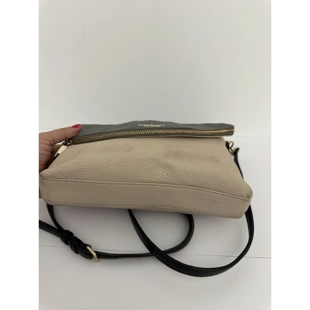 Kate‎ Spade New York creme/black purse w/ shoulder strap RN0102760 used
